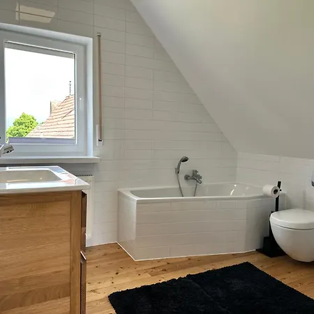 Wein & Wald Mit Gartensauna 펜션 랜다우인더펠즈