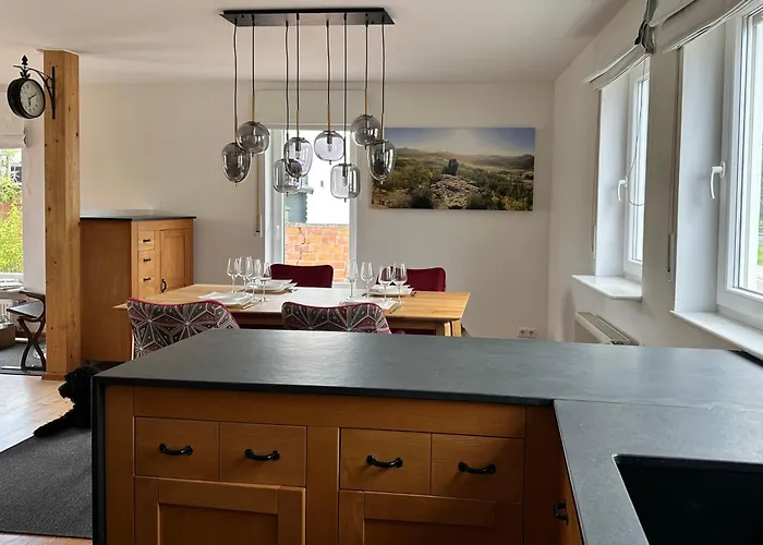 度假居 Wein & Wald Mit Gartensauna, Eigenem Garten, Landau Pfalz