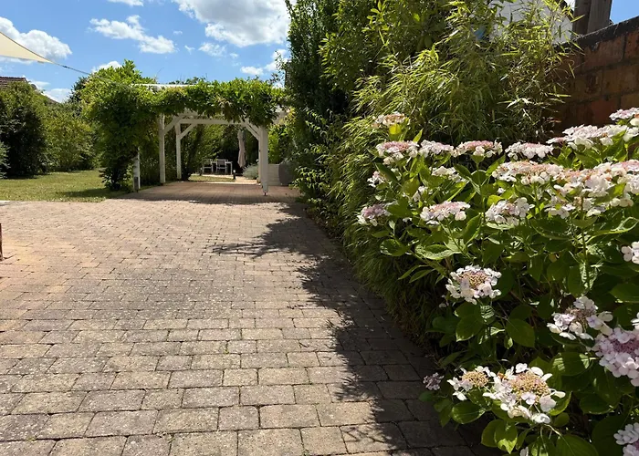 Wein & Wald Mit Gartensauna, Eigenem Garten, Landau Pfalz *
